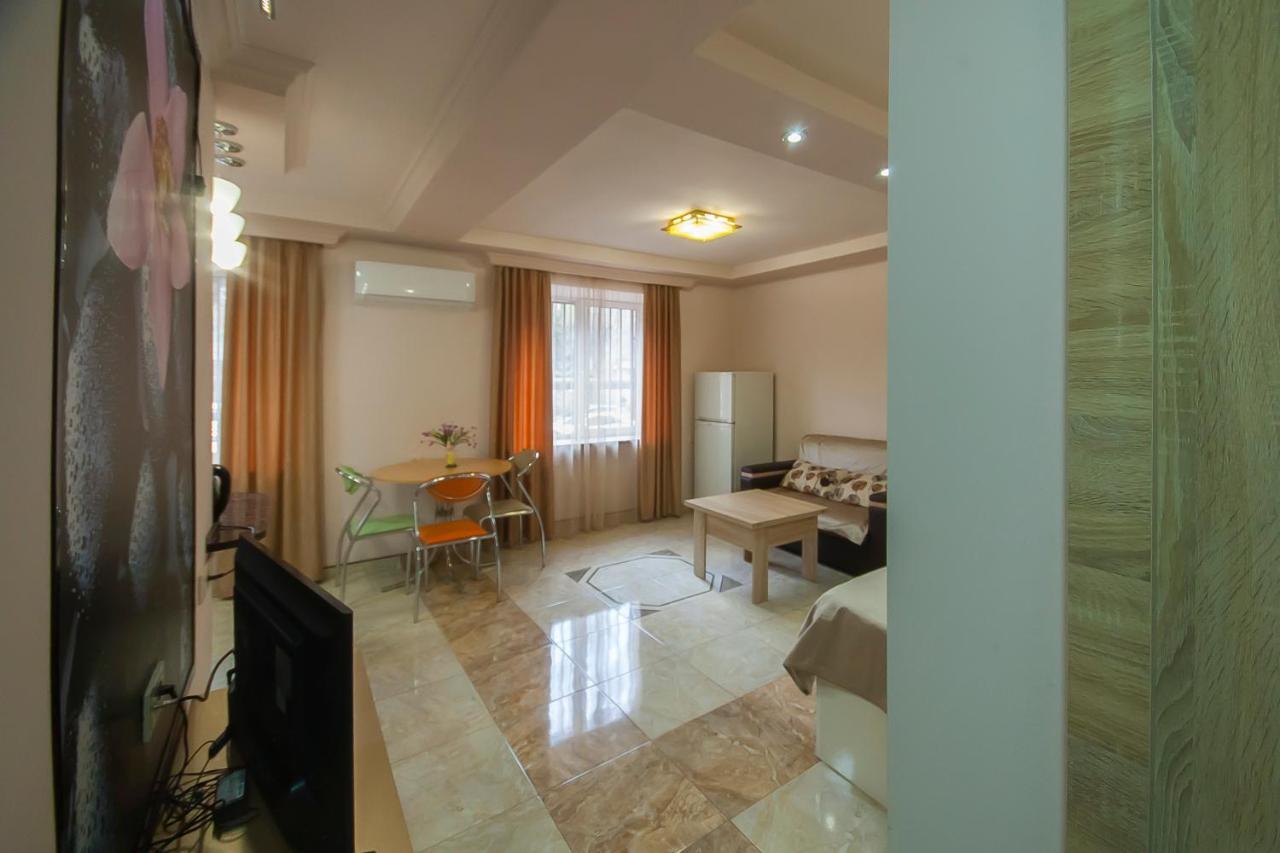Studio On Papazyan 12 Erivan Dış mekan fotoğraf